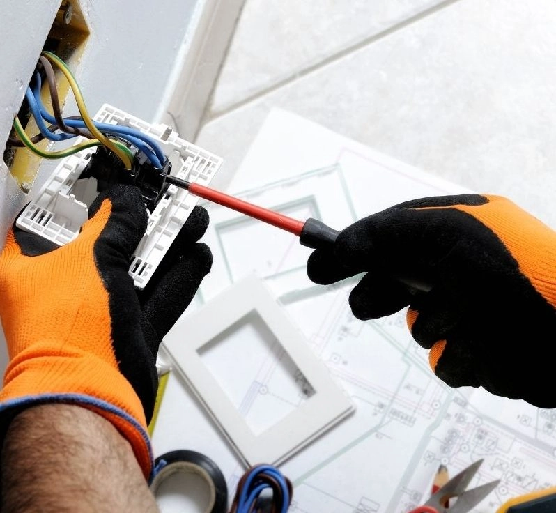 Dépannage électrique dans le 17